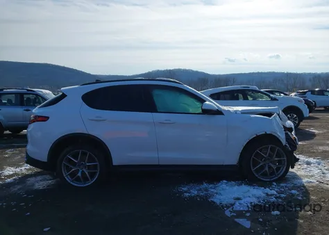 2018 Alfa Romeo Stelvio Ti Sport Awd z USA, uszkodzony, nr VIN ZASFAKNN3J7B86401